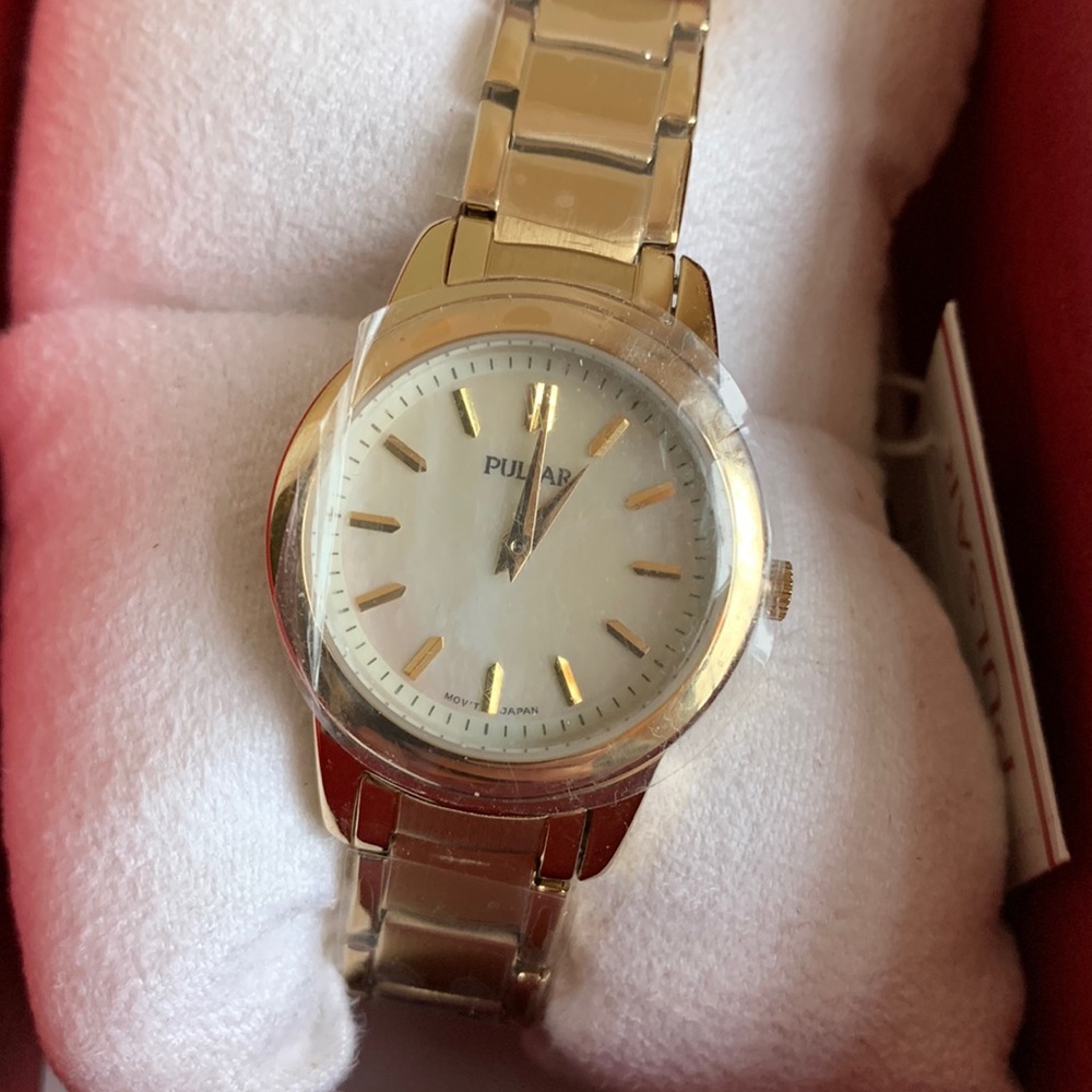NWT Pulsar Gold Tone Watch with Mother of Pearl Face
